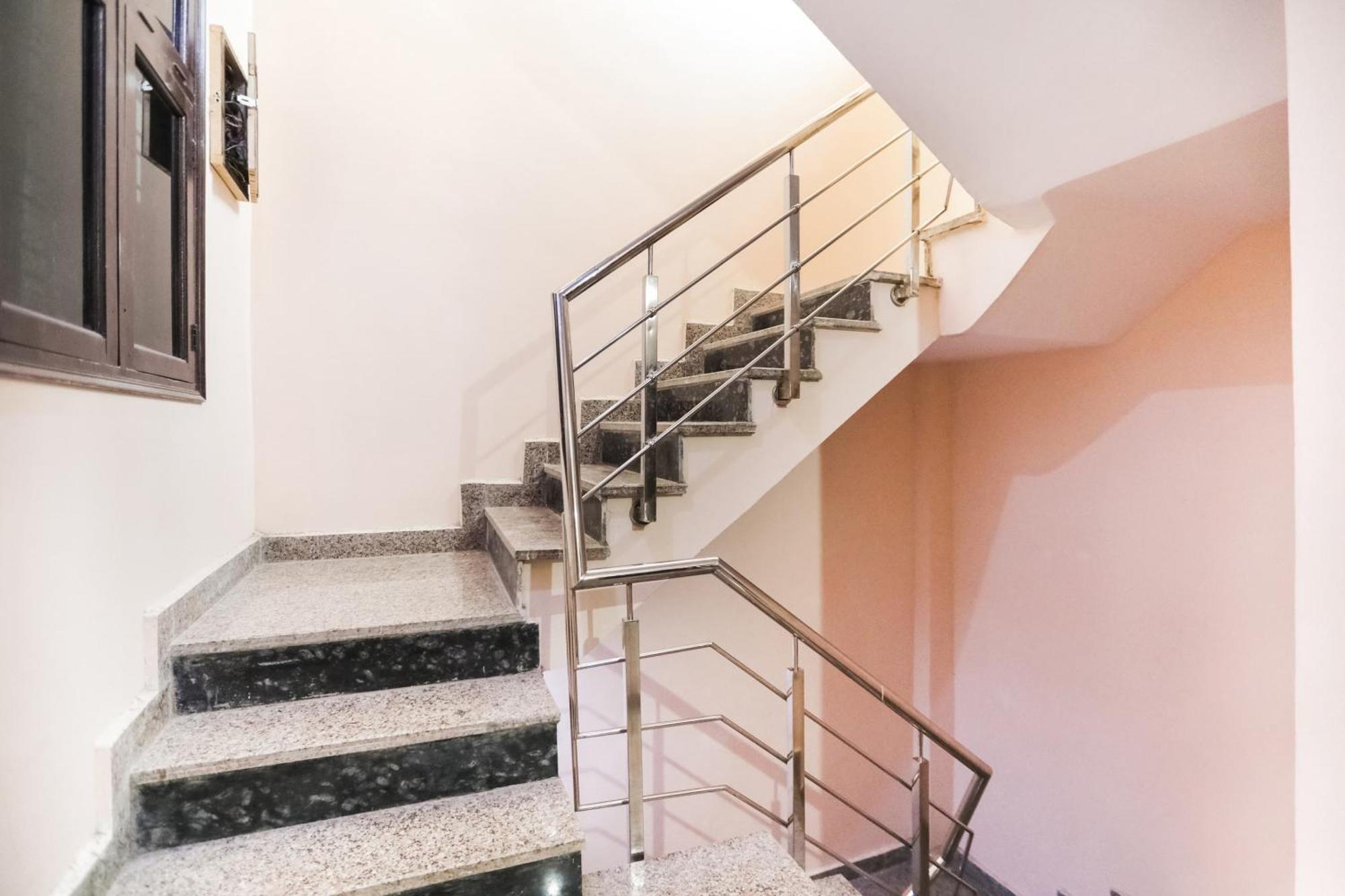 Spot On Main View Guest House Near Leisure Valley Park Gurgaon Esterno foto