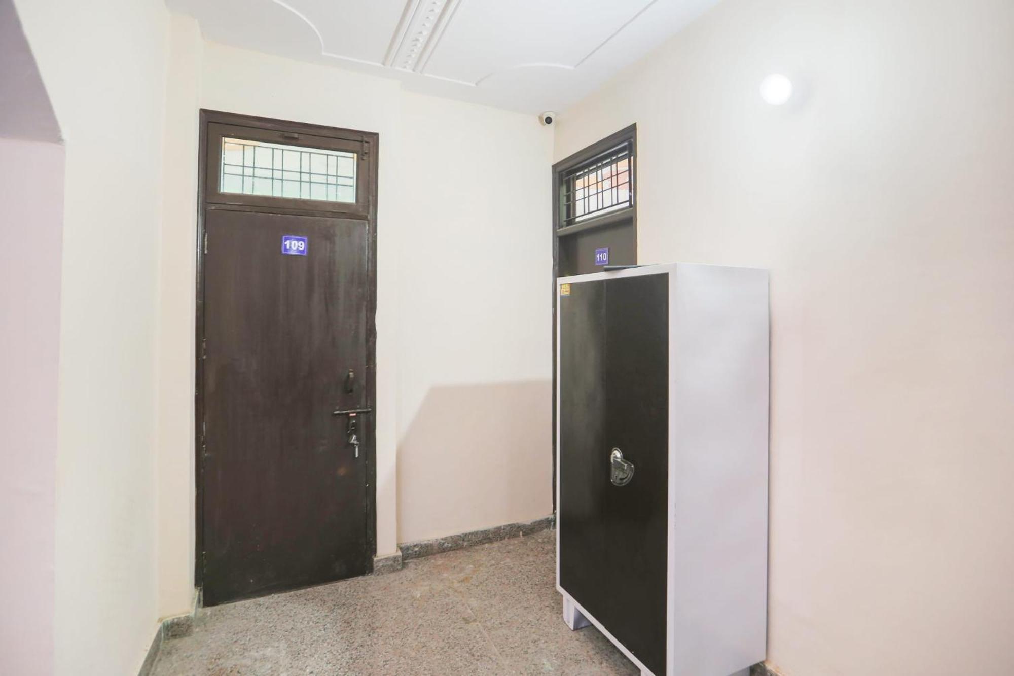 Spot On Main View Guest House Near Leisure Valley Park Gurgaon Esterno foto